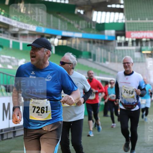 06.10.2024 - 19. swb-Marathon Bremen Yannick Fuchs http://msf.ph/oto/7449223 06.10.2024 10:30:55 Laufen im Stadion 7029, 7046, 7053, 7089, 7144, 7213, 7250, 7261, 7302, 7362, 7458, 7698, 7785, 7947, 8023, 8036, 8058, 8245, 8268, 8392, 8433, 8437, 8469, 8512, 8553, 8586, 8622, 8633, 8634, 8674, 8717, 8802, 8810, 8892, 8898, 8931, 8960, 8985, 9012, 9035, 9075, 9081, 9119 meine-sportfotos.de