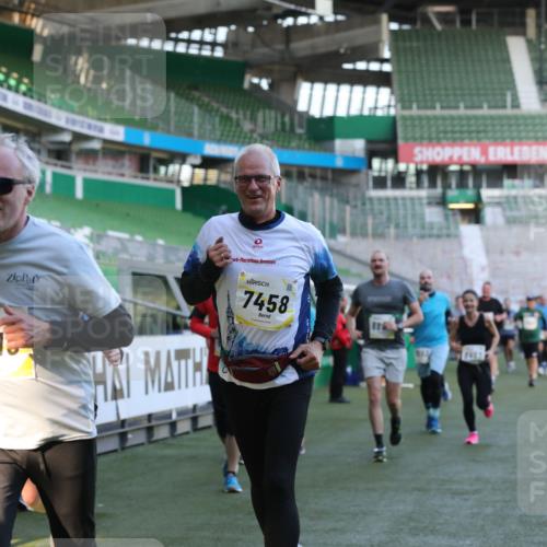 06.10.2024 - 19. swb-Marathon Bremen Yannick Fuchs http://msf.ph/oto/7449228 06.10.2024 10:30:56 Laufen im Stadion 7029, 7046, 7053, 7089, 7144, 7213, 7250, 7261, 7302, 7362, 7458, 7698, 7785, 7947, 8023, 8036, 8058, 8245, 8268, 8392, 8433, 8437, 8469, 8512, 8520, 8521, 8553, 8586, 8622, 8633, 8634, 8646, 8674, 8717, 8802, 8810, 8892, 8898, 8931, 8960, 8985, 9012, 9035, 9075, 9081, 9119 meine-sportfotos.de