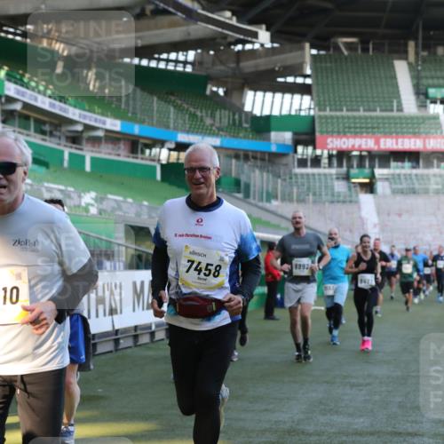 06.10.2024 - 19. swb-Marathon Bremen Yannick Fuchs http://msf.ph/oto/7449229 06.10.2024 10:30:57 Laufen im Stadion 7029, 7046, 7053, 7089, 7144, 7213, 7250, 7261, 7302, 7362, 7458, 7785, 7947, 8023, 8036, 8058, 8245, 8268, 8392, 8433, 8437, 8469, 8512, 8520, 8521, 8553, 8586, 8622, 8633, 8634, 8646, 8674, 8717, 8810, 8892, 8898, 8931, 8960, 8985, 9012, 9035, 9075, 9119 meine-sportfotos.de