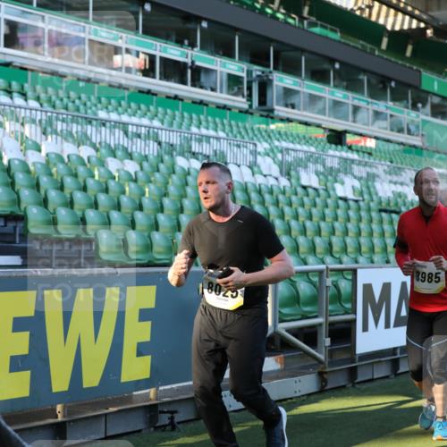06.10.2024 - 19. swb-Marathon Bremen Yannick Fuchs http://msf.ph/oto/7449232 06.10.2024 10:30:59 Laufen im Stadion 7029, 7044, 7046, 7053, 7089, 7144, 7213, 7250, 7261, 7302, 7362, 7458, 7785, 7947, 8023, 8036, 8058, 8245, 8268, 8274, 8392, 8433, 8437, 8469, 8512, 8520, 8521, 8538, 8553, 8586, 8622, 8633, 8634, 8646, 8674, 8717, 8810, 8883, 8892, 8898, 8931, 8960, 8985, 9012, 9035, 9075, 9119 meine-sportfotos.de