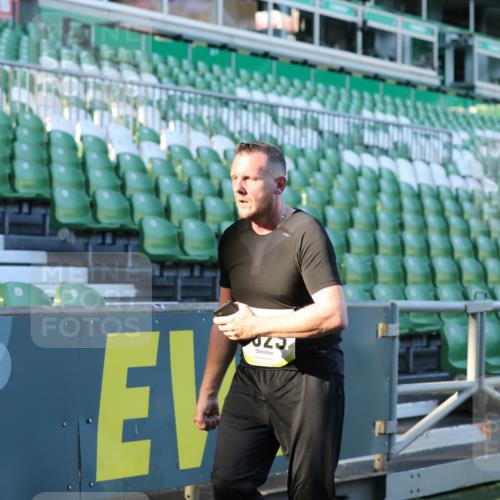 06.10.2024 - 19. swb-Marathon Bremen Yannick Fuchs http://msf.ph/oto/7449235 06.10.2024 10:30:59 Laufen im Stadion 7029, 7044, 7046, 7053, 7089, 7144, 7213, 7250, 7261, 7302, 7362, 7458, 7785, 7947, 8023, 8036, 8058, 8245, 8268, 8274, 8392, 8433, 8437, 8469, 8512, 8520, 8521, 8538, 8553, 8586, 8622, 8633, 8634, 8646, 8674, 8717, 8810, 8883, 8892, 8898, 8931, 8960, 8985, 9012, 9035, 9075, 9119 meine-sportfotos.de