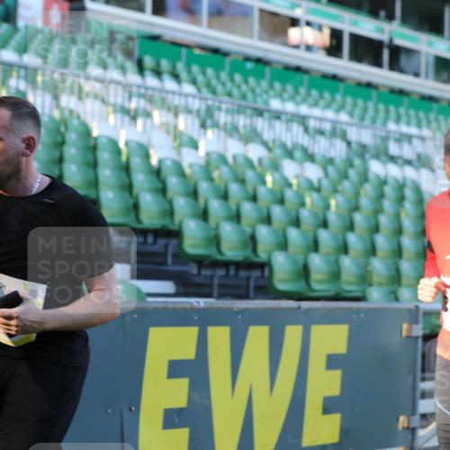 06.10.2024 - 19. swb-Marathon Bremen Yannick Fuchs http://msf.ph/oto/7449239 06.10.2024 10:31:00 Laufen im Stadion 7029, 7044, 7046, 7053, 7089, 7144, 7213, 7250, 7261, 7302, 7362, 7458, 7785, 7947, 8023, 8036, 8058, 8245, 8268, 8274, 8392, 8433, 8437, 8469, 8512, 8520, 8521, 8538, 8553, 8586, 8622, 8633, 8634, 8646, 8674, 8717, 8810, 8823, 8883, 8892, 8931, 8960, 8985, 9012, 9035, 9075, 9119 meine-sportfotos.de