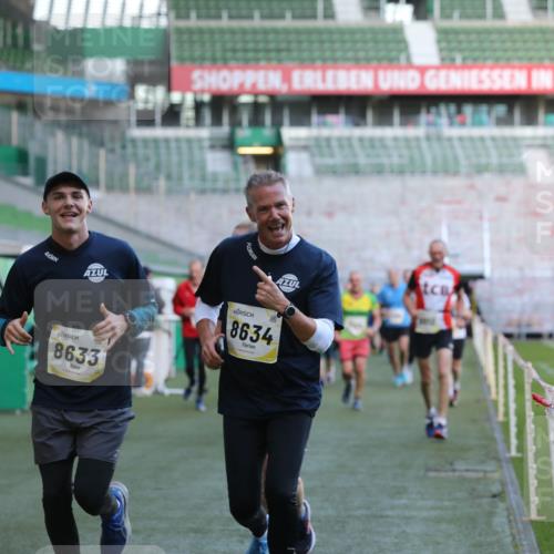 06.10.2024 - 19. swb-Marathon Bremen Yannick Fuchs http://msf.ph/oto/7449276 06.10.2024 10:31:10 Laufen im Stadion 7004, 7044, 7046, 7089, 7213, 7250, 7261, 7362, 7458, 7546, 7659, 7730, 7785, 7806, 7947, 7990, 8014, 8023, 8058, 8245, 8267, 8268, 8274, 8346, 8388, 8392, 8433, 8437, 8512, 8520, 8521, 8538, 8553, 8586, 8605, 8622, 8633, 8634, 8646, 8674, 8677, 8717, 8776, 8810, 8823, 8883, 8892, 8958, 8960, 8985, 8998, 9012, 9035, 9037, 9075, 9119, 9131 meine-sportfotos.de