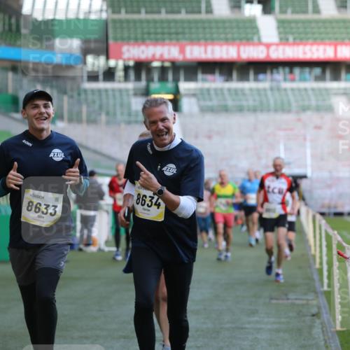06.10.2024 - 19. swb-Marathon Bremen Yannick Fuchs http://msf.ph/oto/7449277 06.10.2024 10:31:10 Laufen im Stadion 7004, 7044, 7046, 7089, 7213, 7250, 7261, 7362, 7458, 7546, 7659, 7730, 7785, 7806, 7947, 7990, 8014, 8023, 8058, 8245, 8267, 8268, 8274, 8346, 8388, 8392, 8433, 8437, 8512, 8520, 8521, 8538, 8553, 8586, 8605, 8622, 8633, 8634, 8646, 8674, 8677, 8717, 8776, 8810, 8823, 8883, 8892, 8958, 8960, 8985, 8998, 9012, 9035, 9037, 9075, 9119, 9131 meine-sportfotos.de