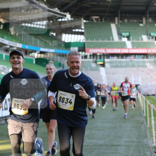 06.10.2024 - 19. swb-Marathon Bremen Yannick Fuchs http://msf.ph/oto/7449287 06.10.2024 10:31:12 Laufen im Stadion 7004, 7044, 7046, 7089, 7213, 7250, 7261, 7362, 7458, 7546, 7659, 7730, 7785, 7806, 7947, 7990, 8014, 8023, 8058, 8237, 8245, 8267, 8268, 8274, 8346, 8388, 8392, 8433, 8437, 8512, 8520, 8521, 8538, 8553, 8586, 8605, 8633, 8634, 8646, 8674, 8677, 8717, 8776, 8810, 8823, 8883, 8892, 8958, 8960, 8985, 8998, 9012, 9035, 9037, 9075, 9119, 9131 meine-sportfotos.de