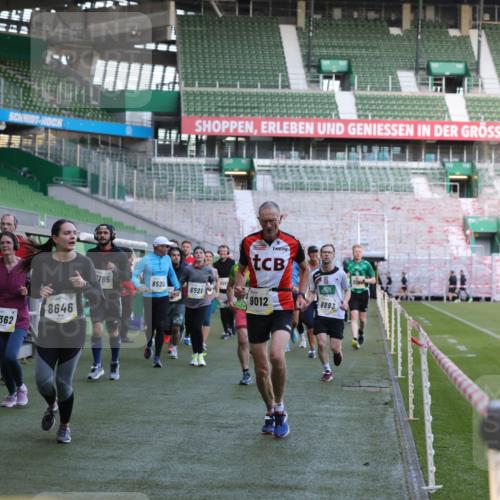 06.10.2024 - 19. swb-Marathon Bremen Yannick Fuchs http://msf.ph/oto/7449301 06.10.2024 10:31:15 Laufen im Stadion 7004, 7044, 7089, 7213, 7250, 7261, 7362, 7439, 7458, 7546, 7659, 7730, 7785, 7806, 7947, 7990, 8014, 8023, 8058, 8237, 8245, 8267, 8268, 8274, 8346, 8388, 8392, 8433, 8437, 8512, 8520, 8521, 8538, 8553, 8586, 8605, 8614, 8633, 8634, 8646, 8674, 8677, 8710, 8717, 8776, 8810, 8823, 8883, 8892, 8958, 8960, 8985, 8998, 9012, 9035, 9037, 9075, 9119, 9131 meine-sportfotos.de