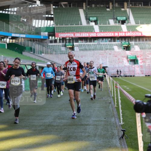06.10.2024 - 19. swb-Marathon Bremen Yannick Fuchs http://msf.ph/oto/7449305 06.10.2024 10:31:15 Laufen im Stadion 7004, 7044, 7089, 7213, 7250, 7261, 7362, 7439, 7458, 7546, 7659, 7730, 7785, 7806, 7947, 7990, 8014, 8023, 8058, 8237, 8245, 8267, 8268, 8274, 8346, 8388, 8392, 8433, 8437, 8512, 8520, 8521, 8538, 8553, 8586, 8605, 8614, 8633, 8634, 8646, 8674, 8677, 8710, 8717, 8776, 8810, 8823, 8883, 8892, 8958, 8960, 8985, 8998, 9012, 9035, 9037, 9075, 9119, 9131 meine-sportfotos.de
