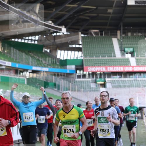 06.10.2024 - 19. swb-Marathon Bremen Yannick Fuchs http://msf.ph/oto/7449314 06.10.2024 10:31:19 Laufen im Stadion 7004, 7044, 7089, 7213, 7250, 7261, 7362, 7439, 7458, 7467, 7546, 7659, 7730, 7785, 7806, 7947, 7990, 8014, 8040, 8058, 8237, 8267, 8268, 8274, 8346, 8388, 8392, 8433, 8437, 8512, 8520, 8521, 8538, 8553, 8586, 8605, 8614, 8624, 8633, 8634, 8646, 8674, 8676, 8677, 8710, 8717, 8761, 8776, 8807, 8810, 8823, 8883, 8892, 8958, 8985, 8998, 9012, 9037, 9075, 9119, 9131 meine-sportfotos.de