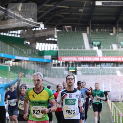 06.10.2024 - 19. swb-Marathon Bremen Yannick Fuchs http://msf.ph/oto/7449316 06.10.2024 10:31:19 Laufen im Stadion 7004, 7044, 7089, 7213, 7250, 7261, 7362, 7439, 7458, 7467, 7546, 7659, 7730, 7785, 7806, 7947, 7990, 8014, 8040, 8058, 8237, 8267, 8268, 8274, 8346, 8388, 8392, 8433, 8437, 8512, 8520, 8521, 8538, 8553, 8586, 8605, 8614, 8624, 8633, 8634, 8646, 8674, 8676, 8677, 8710, 8717, 8761, 8776, 8807, 8810, 8823, 8883, 8892, 8958, 8985, 8998, 9012, 9037, 9075, 9119, 9131 meine-sportfotos.de