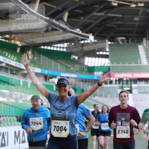 06.10.2024 - 19. swb-Marathon Bremen Yannick Fuchs http://msf.ph/oto/7449326 06.10.2024 10:31:22 Laufen im Stadion 7004, 7044, 7250, 7362, 7439, 7458, 7467, 7546, 7659, 7730, 7785, 7806, 7947, 7990, 8014, 8040, 8058, 8237, 8267, 8268, 8274, 8346, 8388, 8392, 8433, 8437, 8459, 8512, 8520, 8521, 8538, 8553, 8586, 8605, 8614, 8624, 8633, 8634, 8646, 8674, 8676, 8677, 8710, 8717, 8761, 8776, 8807, 8823, 8883, 8892, 8958, 8971, 8998, 9012, 9037, 9075, 9119, 9131 meine-sportfotos.de