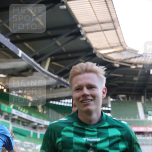 06.10.2024 - 19. swb-Marathon Bremen Yannick Fuchs http://msf.ph/oto/7449335 06.10.2024 10:31:24 Laufen im Stadion 7004, 7044, 7250, 7362, 7439, 7467, 7545, 7546, 7659, 7730, 7785, 7806, 7947, 7990, 8014, 8040, 8058, 8237, 8267, 8268, 8274, 8346, 8388, 8392, 8433, 8437, 8459, 8512, 8520, 8521, 8538, 8553, 8586, 8605, 8614, 8624, 8633, 8634, 8646, 8674, 8676, 8677, 8710, 8717, 8761, 8776, 8807, 8823, 8883, 8892, 8958, 8971, 8998, 9012, 9037, 9075, 9119, 9131 meine-sportfotos.de