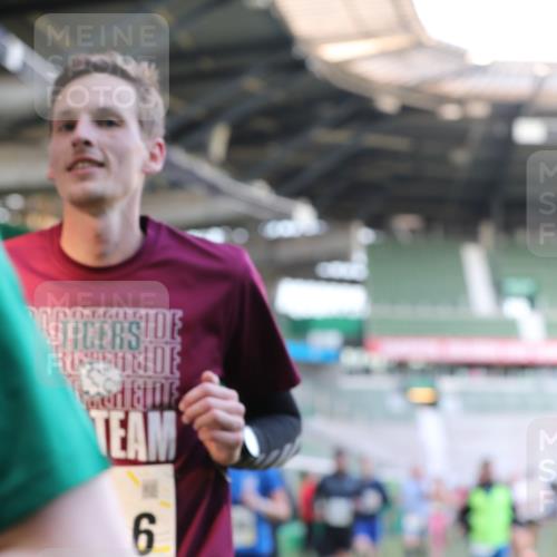 06.10.2024 - 19. swb-Marathon Bremen Yannick Fuchs http://msf.ph/oto/7449336 06.10.2024 10:31:25 Laufen im Stadion 7004, 7044, 7250, 7362, 7439, 7467, 7545, 7546, 7659, 7730, 7785, 7806, 7947, 7990, 8014, 8040, 8058, 8237, 8267, 8268, 8274, 8346, 8388, 8392, 8433, 8437, 8459, 8512, 8520, 8521, 8538, 8553, 8586, 8605, 8614, 8624, 8633, 8634, 8646, 8674, 8676, 8677, 8710, 8717, 8761, 8776, 8807, 8823, 8883, 8958, 8971, 8998, 9012, 9037, 9050, 9067, 9075, 9119, 9131 meine-sportfotos.de