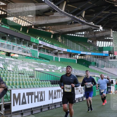 06.10.2024 - 19. swb-Marathon Bremen Yannick Fuchs http://msf.ph/oto/7449346 06.10.2024 10:31:28 Laufen im Stadion 7004, 7005, 7044, 7225, 7233, 7250, 7362, 7439, 7467, 7486, 7545, 7546, 7575, 7659, 7730, 7785, 7806, 7947, 7990, 8014, 8040, 8058, 8237, 8267, 8268, 8274, 8304, 8305, 8346, 8388, 8416, 8433, 8459, 8512, 8520, 8521, 8538, 8586, 8605, 8614, 8624, 8633, 8634, 8646, 8676, 8677, 8710, 8717, 8761, 8776, 8807, 8823, 8883, 8958, 8971, 8998, 9012, 9037, 9050, 9067, 9075, 9119, 9131 meine-sportfotos.de