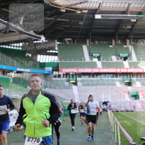 06.10.2024 - 19. swb-Marathon Bremen Yannick Fuchs http://msf.ph/oto/7449353 06.10.2024 10:31:29 Laufen im Stadion 7004, 7005, 7044, 7225, 7233, 7250, 7362, 7439, 7467, 7486, 7545, 7546, 7575, 7659, 7730, 7785, 7806, 7947, 7990, 8014, 8040, 8058, 8123, 8237, 8267, 8268, 8274, 8304, 8305, 8346, 8388, 8416, 8459, 8512, 8520, 8521, 8538, 8586, 8605, 8614, 8624, 8633, 8634, 8646, 8676, 8677, 8710, 8717, 8761, 8776, 8807, 8823, 8883, 8958, 8971, 8998, 9012, 9037, 9050, 9067, 9075, 9119, 9131 meine-sportfotos.de