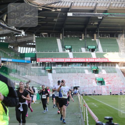 06.10.2024 - 19. swb-Marathon Bremen Yannick Fuchs http://msf.ph/oto/7449354 06.10.2024 10:31:30 Laufen im Stadion 7004, 7005, 7044, 7225, 7233, 7250, 7362, 7439, 7467, 7486, 7545, 7546, 7575, 7659, 7730, 7785, 7806, 7947, 7990, 8014, 8040, 8058, 8123, 8237, 8267, 8268, 8274, 8304, 8305, 8346, 8388, 8416, 8459, 8512, 8520, 8521, 8538, 8586, 8605, 8614, 8624, 8633, 8634, 8646, 8676, 8677, 8710, 8717, 8761, 8776, 8807, 8823, 8883, 8958, 8971, 8998, 9012, 9037, 9050, 9067, 9075, 9119, 9131 meine-sportfotos.de