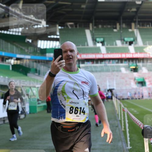 06.10.2024 - 19. swb-Marathon Bremen Yannick Fuchs http://msf.ph/oto/7449370 06.10.2024 10:31:33 Laufen im Stadion 7004, 7005, 7044, 7225, 7233, 7250, 7362, 7439, 7467, 7486, 7545, 7546, 7575, 7659, 7730, 7762, 7785, 7794, 7806, 7847, 7990, 8013, 8014, 8040, 8123, 8233, 8237, 8267, 8268, 8274, 8304, 8305, 8346, 8388, 8416, 8459, 8512, 8520, 8521, 8538, 8586, 8605, 8614, 8624, 8633, 8634, 8646, 8676, 8677, 8710, 8717, 8761, 8776, 8807, 8823, 8883, 8958, 8971, 8998, 9012, 9037, 9050, 9067, 9075, 9119, 9131 meine-sportfotos.de