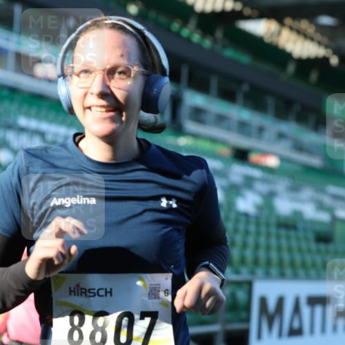 06.10.2024 - 19. swb-Marathon Bremen Yannick Fuchs http://msf.ph/oto/7449382 06.10.2024 10:31:40 Laufen im Stadion 7004, 7005, 7007, 7044, 7225, 7233, 7362, 7380, 7439, 7467, 7474, 7486, 7545, 7546, 7575, 7628, 7659, 7730, 7762, 7782, 7785, 7794, 7806, 7847, 7872, 7974, 7990, 8013, 8014, 8040, 8123, 8233, 8237, 8267, 8268, 8274, 8304, 8305, 8346, 8388, 8416, 8459, 8520, 8521, 8538, 8557, 8605, 8614, 8624, 8646, 8676, 8677, 8710, 8761, 8769, 8776, 8807, 8823, 8883, 8958, 8971, 8998, 9037, 9050, 9067, 9131 meine-sportfotos.de