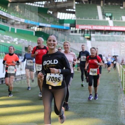 06.10.2024 - 19. swb-Marathon Bremen Yannick Fuchs http://msf.ph/oto/7449408 06.10.2024 10:31:45 Laufen im Stadion 7004, 7005, 7007, 7055, 7090, 7225, 7233, 7380, 7386, 7439, 7467, 7474, 7486, 7545, 7546, 7575, 7628, 7659, 7730, 7762, 7782, 7794, 7806, 7847, 7850, 7872, 7974, 7990, 8013, 8014, 8040, 8052, 8123, 8233, 8237, 8267, 8304, 8305, 8346, 8388, 8413, 8416, 8418, 8459, 8557, 8605, 8614, 8624, 8676, 8677, 8710, 8744, 8757, 8761, 8769, 8776, 8807, 8823, 8958, 8971, 8998, 9037, 9050, 9067, 9131 meine-sportfotos.de
