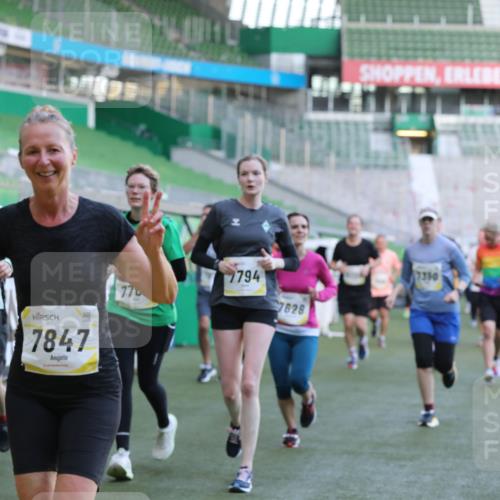 06.10.2024 - 19. swb-Marathon Bremen Yannick Fuchs http://msf.ph/oto/7449462 06.10.2024 10:31:52 Laufen im Stadion 7005, 7007, 7055, 7090, 7225, 7233, 7379, 7380, 7386, 7439, 7467, 7469, 7474, 7486, 7493, 7545, 7546, 7575, 7600, 7628, 7637, 7689, 7750, 7762, 7782, 7794, 7847, 7850, 7872, 7894, 7974, 8013, 8040, 8052, 8061, 8123, 8132, 8233, 8237, 8276, 8304, 8305, 8324, 8413, 8416, 8418, 8459, 8557, 8576, 8584, 8614, 8624, 8676, 8677, 8710, 8744, 8757, 8761, 8769, 8772, 8776, 8790, 8807, 8826, 8874, 8971, 8998, 9037, 9050, 9067 meine-sportfotos.de