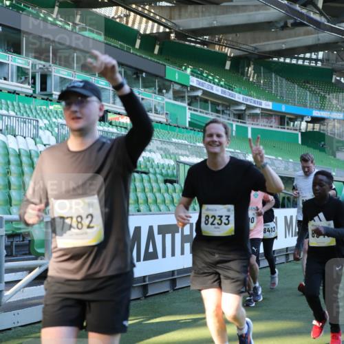 06.10.2024 - 19. swb-Marathon Bremen Yannick Fuchs http://msf.ph/oto/7449520 06.10.2024 10:32:00 Laufen im Stadion 7005, 7007, 7055, 7087, 7090, 7225, 7233, 7308, 7379, 7380, 7386, 7415, 7457, 7467, 7469, 7474, 7482, 7486, 7493, 7545, 7575, 7600, 7628, 7637, 7689, 7750, 7762, 7782, 7794, 7846, 7847, 7850, 7872, 7894, 7974, 8013, 8040, 8052, 8061, 8111, 8112, 8123, 8132, 8233, 8276, 8304, 8305, 8324, 8413, 8416, 8418, 8459, 8557, 8576, 8584, 8624, 8676, 8744, 8756, 8757, 8761, 8769, 8772, 8790, 8807, 8826, 8840, 8867, 8868, 8874, 8971, 9050, 9067 meine-sportfotos.de