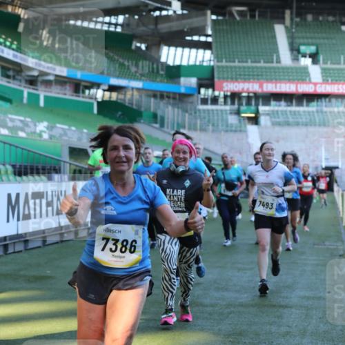 06.10.2024 - 19. swb-Marathon Bremen Yannick Fuchs http://msf.ph/oto/7449557 06.10.2024 10:32:04 Laufen im Stadion 7005, 7007, 7055, 7087, 7090, 7189, 7225, 7233, 7308, 7379, 7380, 7382, 7386, 7415, 7457, 7469, 7474, 7482, 7486, 7493, 7545, 7575, 7600, 7628, 7637, 7689, 7750, 7762, 7782, 7794, 7846, 7847, 7850, 7872, 7894, 7974, 8013, 8052, 8061, 8111, 8112, 8123, 8132, 8161, 8162, 8233, 8276, 8304, 8305, 8322, 8324, 8325, 8339, 8377, 8413, 8416, 8418, 8431, 8459, 8557, 8576, 8584, 8641, 8744, 8756, 8757, 8769, 8772, 8790, 8826, 8840, 8867, 8868, 8874, 8971, 9050, 9067 meine-sportfotos.de