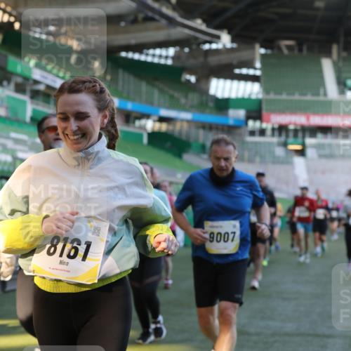 06.10.2024 - 19. swb-Marathon Bremen Yannick Fuchs http://msf.ph/oto/7449784 06.10.2024 10:32:29 Laufen im Stadion 7050, 7087, 7126, 7179, 7189, 7308, 7379, 7382, 7415, 7425, 7457, 7469, 7481, 7482, 7493, 7499, 7551, 7600, 7637, 7689, 7750, 7846, 7850, 7865, 7894, 7975, 8045, 8061, 8111, 8112, 8119, 8132, 8137, 8161, 8162, 8231, 8276, 8317, 8322, 8324, 8325, 8339, 8348, 8359, 8361, 8377, 8431, 8432, 8576, 8584, 8598, 8616, 8641, 8682, 8683, 8700, 8738, 8744, 8756, 8759, 8772, 8790, 8822, 8826, 8840, 8867, 8868, 8874, 9021, 9100, 9108, 9115, 9130 meine-sportfotos.de