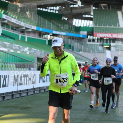 06.10.2024 - 19. swb-Marathon Bremen Yannick Fuchs http://msf.ph/oto/7449952 06.10.2024 10:32:54 Laufen im Stadion 7028, 7049, 7050, 7057, 7108, 7125, 7126, 7179, 7316, 7317, 7354, 7373, 7375, 7425, 7442, 7477, 7481, 7499, 7506, 7574, 7621, 7656, 7678, 7734, 7735, 7751, 7758, 7849, 7865, 7975, 8020, 8022, 8034, 8045, 8048, 8119, 8137, 8189, 8314, 8315, 8317, 8348, 8359, 8361, 8384, 8432, 8479, 8485, 8504, 8540, 8616, 8643, 8663, 8682, 8683, 8686, 8700, 8705, 8724, 8759, 8822, 8852, 8858, 8934, 9021, 9100, 9108, 9112, 9115, 9117, 9130 meine-sportfotos.de