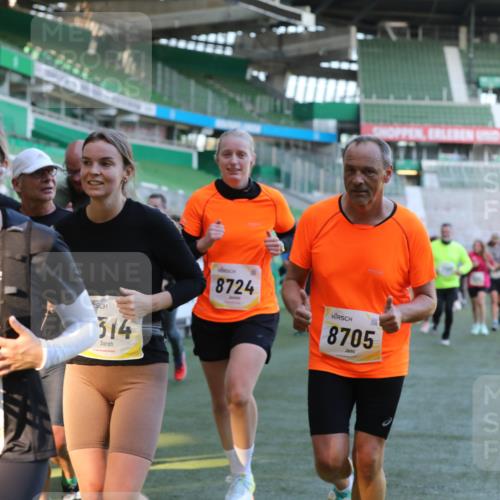 06.10.2024 - 19. swb-Marathon Bremen Yannick Fuchs http://msf.ph/oto/7450060 06.10.2024 10:33:05 Laufen im Stadion 7028, 7049, 7050, 7057, 7108, 7125, 7126, 7316, 7317, 7333, 7354, 7373, 7375, 7425, 7442, 7477, 7499, 7506, 7574, 7621, 7656, 7678, 7734, 7735, 7751, 7758, 7801, 7849, 7865, 7898, 8020, 8022, 8034, 8045, 8048, 8137, 8153, 8189, 8194, 8224, 8241, 8314, 8315, 8317, 8348, 8361, 8384, 8432, 8479, 8485, 8504, 8540, 8643, 8663, 8686, 8700, 8705, 8724, 8759, 8852, 8858, 8864, 8934, 8986, 9059, 9112, 9114, 9117, 9126 meine-sportfotos.de