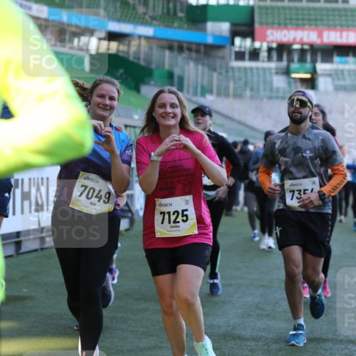 06.10.2024 - 19. swb-Marathon Bremen Yannick Fuchs http://msf.ph/oto/7450101 06.10.2024 10:33:12 Laufen im Stadion 7028, 7049, 7057, 7108, 7125, 7269, 7316, 7317, 7333, 7354, 7373, 7375, 7442, 7477, 7499, 7506, 7509, 7510, 7574, 7621, 7656, 7678, 7734, 7735, 7751, 7758, 7801, 7849, 7865, 7898, 8020, 8022, 8034, 8048, 8137, 8153, 8189, 8194, 8224, 8241, 8308, 8314, 8315, 8361, 8384, 8432, 8451, 8479, 8485, 8504, 8540, 8643, 8663, 8686, 8700, 8705, 8724, 8852, 8858, 8864, 8934, 8986, 9041, 9059, 9112, 9114, 9117, 9126 meine-sportfotos.de
