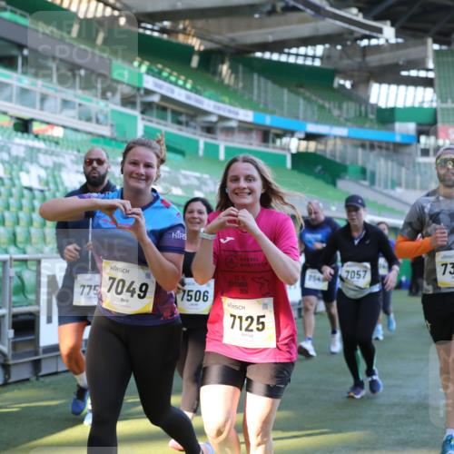 06.10.2024 - 19. swb-Marathon Bremen Yannick Fuchs http://msf.ph/oto/7450114 06.10.2024 10:33:13 Laufen im Stadion 7028, 7049, 7057, 7108, 7125, 7269, 7316, 7317, 7333, 7354, 7373, 7375, 7442, 7477, 7499, 7506, 7509, 7510, 7574, 7621, 7656, 7678, 7734, 7735, 7751, 7758, 7801, 7849, 7865, 7898, 8020, 8022, 8034, 8048, 8153, 8189, 8194, 8224, 8241, 8308, 8314, 8315, 8361, 8384, 8432, 8451, 8479, 8485, 8504, 8540, 8643, 8663, 8686, 8705, 8724, 8852, 8858, 8864, 8934, 8986, 9041, 9059, 9112, 9114, 9117, 9126 meine-sportfotos.de