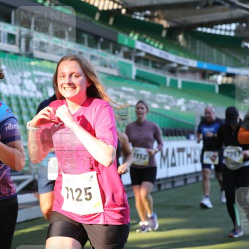 06.10.2024 - 19. swb-Marathon Bremen Yannick Fuchs http://msf.ph/oto/7450124 06.10.2024 10:33:14 Laufen im Stadion 7028, 7049, 7057, 7108, 7125, 7269, 7316, 7317, 7333, 7354, 7373, 7375, 7442, 7477, 7506, 7509, 7510, 7574, 7621, 7656, 7678, 7734, 7735, 7751, 7758, 7801, 7849, 7898, 8020, 8022, 8034, 8048, 8153, 8189, 8194, 8195, 8224, 8241, 8308, 8314, 8315, 8384, 8432, 8451, 8479, 8485, 8504, 8540, 8611, 8643, 8663, 8686, 8705, 8724, 8852, 8858, 8864, 8934, 8986, 9041, 9053, 9059, 9112, 9114, 9117, 9126 meine-sportfotos.de