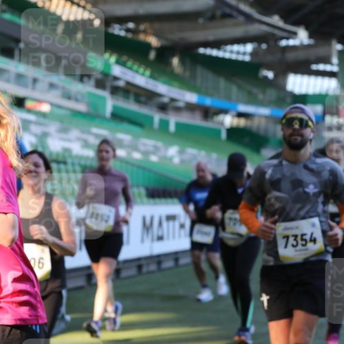 06.10.2024 - 19. swb-Marathon Bremen Yannick Fuchs http://msf.ph/oto/7450127 06.10.2024 10:33:14 Laufen im Stadion 7028, 7049, 7057, 7108, 7125, 7269, 7316, 7317, 7333, 7354, 7373, 7375, 7442, 7477, 7506, 7509, 7510, 7574, 7621, 7656, 7678, 7734, 7735, 7751, 7758, 7801, 7849, 7898, 8020, 8022, 8034, 8048, 8153, 8189, 8194, 8195, 8224, 8241, 8308, 8314, 8315, 8384, 8432, 8451, 8479, 8485, 8504, 8540, 8611, 8643, 8663, 8686, 8705, 8724, 8852, 8858, 8864, 8934, 8986, 9041, 9053, 9059, 9112, 9114, 9117, 9126 meine-sportfotos.de