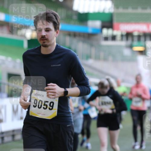 06.10.2024 - 19. swb-Marathon Bremen Yannick Fuchs http://msf.ph/oto/7450186 06.10.2024 10:33:21 Laufen im Stadion 7028, 7049, 7057, 7108, 7125, 7201, 7269, 7316, 7333, 7354, 7373, 7442, 7506, 7509, 7510, 7608, 7621, 7656, 7663, 7751, 7758, 7801, 7849, 7867, 7869, 7898, 8020, 8022, 8034, 8048, 8153, 8189, 8194, 8195, 8224, 8241, 8308, 8314, 8315, 8384, 8451, 8485, 8504, 8534, 8540, 8611, 8643, 8653, 8686, 8705, 8724, 8798, 8852, 8858, 8864, 8986, 9003, 9041, 9053, 9059, 9072, 9073, 9112, 9114, 9126 meine-sportfotos.de