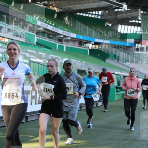 06.10.2024 - 19. swb-Marathon Bremen Yannick Fuchs http://msf.ph/oto/7450209 06.10.2024 10:33:23 Laufen im Stadion 7028, 7049, 7057, 7108, 7125, 7201, 7202, 7203, 7269, 7316, 7330, 7332, 7333, 7354, 7442, 7506, 7509, 7510, 7608, 7621, 7663, 7751, 7758, 7801, 7849, 7867, 7869, 7898, 7997, 8020, 8022, 8034, 8048, 8153, 8189, 8194, 8195, 8224, 8241, 8308, 8314, 8315, 8384, 8451, 8504, 8534, 8540, 8611, 8643, 8653, 8686, 8705, 8724, 8798, 8852, 8864, 8986, 9003, 9041, 9053, 9059, 9072, 9073, 9114, 9126 meine-sportfotos.de