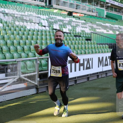 06.10.2024 - 19. swb-Marathon Bremen Yannick Fuchs http://msf.ph/oto/7450246 06.10.2024 10:33:34 Laufen im Stadion 7057, 7076, 7122, 7123, 7201, 7202, 7203, 7269, 7282, 7330, 7332, 7333, 7354, 7358, 7418, 7506, 7509, 7510, 7577, 7608, 7663, 7801, 7855, 7867, 7869, 7886, 7898, 7997, 8034, 8113, 8153, 8189, 8194, 8195, 8224, 8241, 8263, 8269, 8308, 8384, 8451, 8534, 8540, 8579, 8607, 8608, 8611, 8653, 8798, 8852, 8864, 8986, 9003, 9041, 9053, 9059, 9072, 9073, 9114, 9126 meine-sportfotos.de
