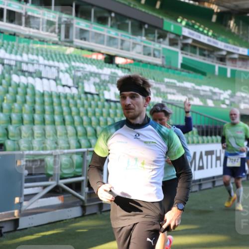 06.10.2024 - 19. swb-Marathon Bremen Yannick Fuchs http://msf.ph/oto/7450258 06.10.2024 10:33:47 Laufen im Stadion 7076, 7122, 7123, 7201, 7202, 7203, 7227, 7264, 7269, 7282, 7330, 7332, 7358, 7404, 7418, 7509, 7510, 7577, 7608, 7663, 7693, 7723, 7811, 7832, 7848, 7855, 7867, 7869, 7886, 7898, 7935, 7997, 8033, 8113, 8153, 8178, 8179, 8190, 8194, 8195, 8224, 8235, 8236, 8241, 8263, 8269, 8308, 8326, 8399, 8414, 8415, 8451, 8463, 8534, 8546, 8579, 8607, 8608, 8611, 8612, 8640, 8653, 8694, 8798, 9003, 9041, 9053, 9072, 9073 meine-sportfotos.de