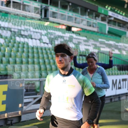 06.10.2024 - 19. swb-Marathon Bremen Yannick Fuchs http://msf.ph/oto/7450261 06.10.2024 10:33:48 Laufen im Stadion 7076, 7122, 7123, 7130, 7201, 7202, 7203, 7227, 7264, 7269, 7282, 7330, 7332, 7358, 7404, 7418, 7509, 7510, 7577, 7608, 7663, 7693, 7723, 7811, 7832, 7848, 7855, 7867, 7869, 7886, 7935, 7997, 8033, 8113, 8178, 8179, 8190, 8194, 8195, 8224, 8235, 8236, 8263, 8269, 8308, 8326, 8399, 8414, 8415, 8451, 8463, 8534, 8546, 8579, 8607, 8608, 8611, 8612, 8640, 8653, 8694, 8798, 9003, 9041, 9053, 9072, 9073 meine-sportfotos.de