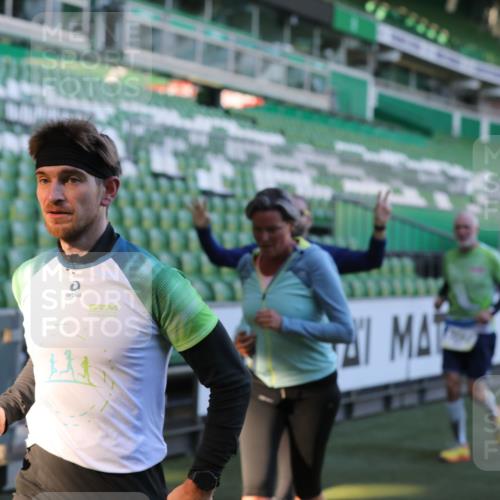 06.10.2024 - 19. swb-Marathon Bremen Yannick Fuchs http://msf.ph/oto/7450263 06.10.2024 10:33:48 Laufen im Stadion 7076, 7122, 7123, 7130, 7201, 7202, 7203, 7227, 7264, 7269, 7282, 7330, 7332, 7358, 7404, 7418, 7509, 7510, 7577, 7608, 7663, 7693, 7723, 7811, 7832, 7848, 7855, 7867, 7869, 7886, 7935, 7997, 8033, 8113, 8178, 8179, 8190, 8194, 8195, 8224, 8235, 8236, 8263, 8269, 8308, 8326, 8399, 8414, 8415, 8451, 8463, 8534, 8546, 8579, 8607, 8608, 8611, 8612, 8640, 8653, 8694, 8798, 9003, 9041, 9053, 9072, 9073 meine-sportfotos.de