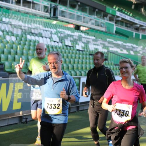 06.10.2024 - 19. swb-Marathon Bremen Yannick Fuchs http://msf.ph/oto/7450281 06.10.2024 10:33:50 Laufen im Stadion 7040, 7076, 7122, 7123, 7130, 7201, 7202, 7203, 7227, 7264, 7269, 7282, 7330, 7332, 7358, 7404, 7418, 7509, 7510, 7577, 7608, 7663, 7693, 7723, 7811, 7832, 7848, 7855, 7867, 7869, 7886, 7935, 7997, 8033, 8113, 8178, 8179, 8190, 8194, 8195, 8197, 8208, 8235, 8236, 8263, 8269, 8293, 8308, 8326, 8399, 8414, 8415, 8435, 8451, 8463, 8534, 8546, 8579, 8607, 8608, 8611, 8612, 8640, 8653, 8694, 8798, 9003, 9041, 9053, 9072, 9073 meine-sportfotos.de