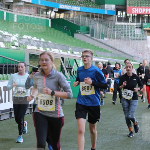 06.10.2024 - 19. swb-Marathon Bremen Yannick Fuchs http://msf.ph/oto/7450308 06.10.2024 10:33:53 Laufen im Stadion 7040, 7076, 7122, 7123, 7130, 7201, 7202, 7203, 7227, 7264, 7269, 7282, 7330, 7332, 7358, 7404, 7418, 7577, 7608, 7663, 7693, 7718, 7723, 7811, 7832, 7848, 7855, 7867, 7869, 7886, 7935, 7997, 8033, 8113, 8178, 8179, 8190, 8195, 8197, 8208, 8235, 8236, 8263, 8269, 8293, 8308, 8326, 8382, 8399, 8414, 8415, 8435, 8451, 8463, 8534, 8546, 8579, 8607, 8608, 8611, 8612, 8640, 8653, 8694, 8798, 9003, 9041, 9053, 9072, 9073 meine-sportfotos.de