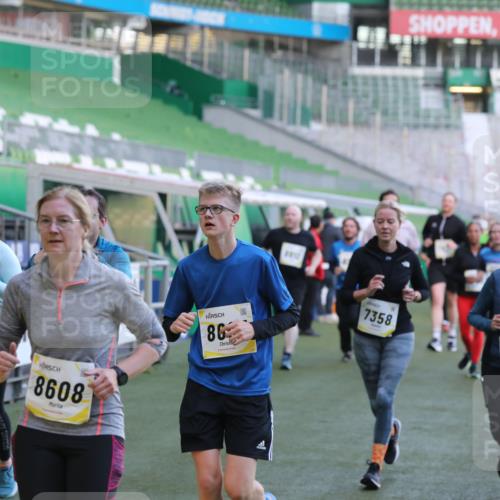 06.10.2024 - 19. swb-Marathon Bremen Yannick Fuchs http://msf.ph/oto/7450310 06.10.2024 10:33:54 Laufen im Stadion 7040, 7076, 7122, 7123, 7130, 7201, 7202, 7203, 7227, 7264, 7269, 7282, 7330, 7332, 7358, 7404, 7418, 7577, 7608, 7663, 7693, 7718, 7723, 7811, 7832, 7848, 7855, 7867, 7869, 7886, 7935, 7997, 8033, 8113, 8178, 8179, 8190, 8195, 8197, 8208, 8235, 8236, 8263, 8269, 8293, 8308, 8326, 8338, 8382, 8399, 8414, 8415, 8435, 8451, 8463, 8534, 8546, 8579, 8607, 8608, 8611, 8612, 8640, 8653, 8694, 8798, 9003, 9041, 9053, 9072, 9073 meine-sportfotos.de