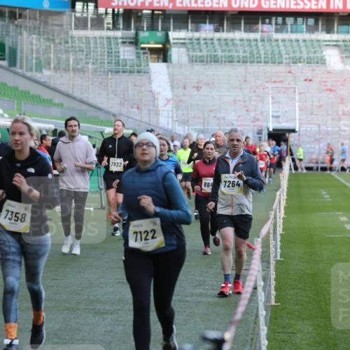 06.10.2024 - 19. swb-Marathon Bremen Yannick Fuchs http://msf.ph/oto/7450317 06.10.2024 10:33:55 Laufen im Stadion 7040, 7076, 7122, 7123, 7130, 7201, 7202, 7203, 7227, 7264, 7269, 7282, 7330, 7332, 7358, 7404, 7418, 7577, 7608, 7663, 7693, 7718, 7723, 7811, 7832, 7848, 7855, 7867, 7869, 7886, 7935, 7997, 8005, 8006, 8033, 8113, 8178, 8179, 8190, 8195, 8197, 8208, 8235, 8236, 8263, 8269, 8293, 8308, 8326, 8338, 8382, 8399, 8414, 8415, 8435, 8451, 8463, 8534, 8546, 8579, 8607, 8608, 8611, 8612, 8640, 8653, 8694, 8798, 9003, 9041, 9053, 9072, 9073 meine-sportfotos.de