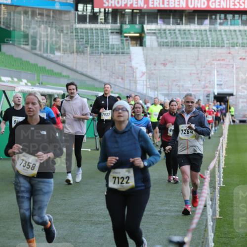 06.10.2024 - 19. swb-Marathon Bremen Yannick Fuchs http://msf.ph/oto/7450318 06.10.2024 10:33:55 Laufen im Stadion 7040, 7076, 7122, 7123, 7130, 7201, 7202, 7203, 7227, 7264, 7269, 7282, 7330, 7332, 7358, 7404, 7418, 7577, 7608, 7663, 7693, 7718, 7723, 7811, 7832, 7848, 7855, 7867, 7869, 7886, 7935, 7997, 8005, 8006, 8033, 8113, 8178, 8179, 8190, 8195, 8197, 8208, 8235, 8236, 8263, 8269, 8293, 8308, 8326, 8338, 8382, 8399, 8414, 8415, 8435, 8451, 8463, 8534, 8546, 8579, 8607, 8608, 8611, 8612, 8640, 8653, 8694, 8798, 9003, 9041, 9053, 9072, 9073 meine-sportfotos.de