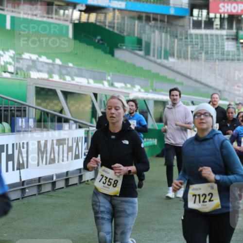 06.10.2024 - 19. swb-Marathon Bremen Yannick Fuchs http://msf.ph/oto/7450325 06.10.2024 10:33:55 Laufen im Stadion 7040, 7076, 7122, 7123, 7130, 7201, 7202, 7203, 7227, 7264, 7269, 7282, 7330, 7332, 7358, 7404, 7418, 7577, 7608, 7663, 7693, 7718, 7723, 7811, 7832, 7848, 7855, 7867, 7869, 7886, 7935, 7997, 8005, 8006, 8033, 8113, 8178, 8179, 8190, 8195, 8197, 8208, 8235, 8236, 8263, 8269, 8293, 8308, 8326, 8338, 8382, 8399, 8414, 8415, 8435, 8451, 8463, 8534, 8546, 8579, 8607, 8608, 8611, 8612, 8640, 8653, 8694, 8798, 9003, 9041, 9053, 9072, 9073 meine-sportfotos.de