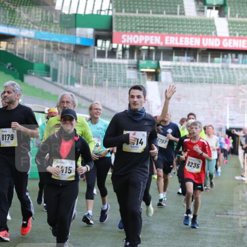06.10.2024 - 19. swb-Marathon Bremen Yannick Fuchs http://msf.ph/oto/7450383 06.10.2024 10:34:10 Laufen im Stadion 7040, 7048, 7076, 7122, 7123, 7130, 7221, 7223, 7227, 7255, 7264, 7282, 7358, 7383, 7395, 7404, 7418, 7532, 7577, 7693, 7718, 7723, 7745, 7775, 7811, 7832, 7844, 7848, 7886, 7909, 7910, 7929, 7935, 7971, 7987, 8005, 8006, 8017, 8027, 8033, 8107, 8113, 8178, 8179, 8190, 8197, 8203, 8208, 8229, 8235, 8236, 8263, 8269, 8270, 8283, 8293, 8326, 8338, 8382, 8398, 8399, 8414, 8415, 8435, 8463, 8546, 8550, 8572, 8579, 8607, 8608, 8612, 8640, 8644, 8694 meine-sportfotos.de
