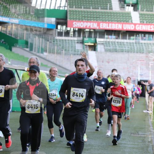06.10.2024 - 19. swb-Marathon Bremen Yannick Fuchs http://msf.ph/oto/7450385 06.10.2024 10:34:10 Laufen im Stadion 7040, 7048, 7076, 7122, 7123, 7130, 7221, 7223, 7227, 7255, 7264, 7282, 7358, 7383, 7395, 7404, 7418, 7532, 7577, 7693, 7718, 7723, 7745, 7775, 7811, 7832, 7844, 7848, 7886, 7909, 7910, 7929, 7935, 7971, 7987, 8005, 8006, 8017, 8027, 8033, 8107, 8113, 8178, 8179, 8190, 8197, 8203, 8208, 8229, 8235, 8236, 8263, 8269, 8270, 8283, 8293, 8326, 8338, 8382, 8398, 8399, 8414, 8415, 8435, 8463, 8546, 8550, 8572, 8579, 8607, 8608, 8612, 8640, 8644, 8694 meine-sportfotos.de