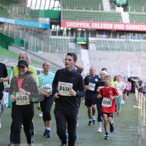 06.10.2024 - 19. swb-Marathon Bremen Yannick Fuchs http://msf.ph/oto/7450387 06.10.2024 10:34:10 Laufen im Stadion 7040, 7048, 7076, 7122, 7123, 7130, 7221, 7223, 7227, 7255, 7264, 7282, 7358, 7383, 7395, 7404, 7418, 7532, 7577, 7693, 7718, 7723, 7745, 7775, 7811, 7832, 7844, 7848, 7886, 7909, 7910, 7929, 7935, 7971, 7987, 8005, 8006, 8017, 8027, 8033, 8107, 8113, 8178, 8179, 8190, 8197, 8203, 8208, 8229, 8235, 8236, 8263, 8269, 8270, 8283, 8293, 8326, 8338, 8382, 8398, 8399, 8414, 8415, 8435, 8463, 8546, 8550, 8572, 8579, 8607, 8608, 8612, 8640, 8644, 8694 meine-sportfotos.de