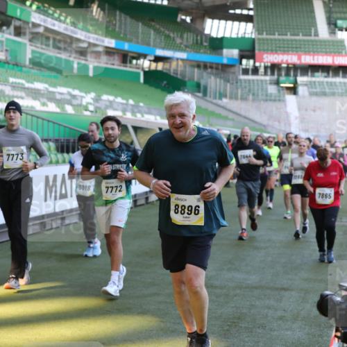 06.10.2024 - 19. swb-Marathon Bremen Yannick Fuchs http://msf.ph/oto/7450445 06.10.2024 10:35:04 Laufen im Stadion 7034, 7035, 7042, 7138, 7155, 7156, 7162, 7204, 7226, 7251, 7258, 7266, 7295, 7307, 7321, 7335, 7413, 7443, 7468, 7478, 7479, 7490, 7502, 7587, 7644, 7679, 7680, 7690, 7699, 7757, 7772, 7773, 7863, 7864, 7899, 7900, 7902, 7926, 7932, 7954, 7955, 7981, 8073, 8074, 8085, 8088, 8118, 8144, 8152, 8166, 8183, 8225, 8246, 8363, 8366, 8370, 8378, 8409, 8410, 8429, 8449, 8450, 8472, 8494, 8495, 8496, 8506, 8509, 8539, 8541, 8542, 8588, 8589, 8678, 8698, 8760, 8799, 8839, 8848, 8871 meine-sportfotos.de