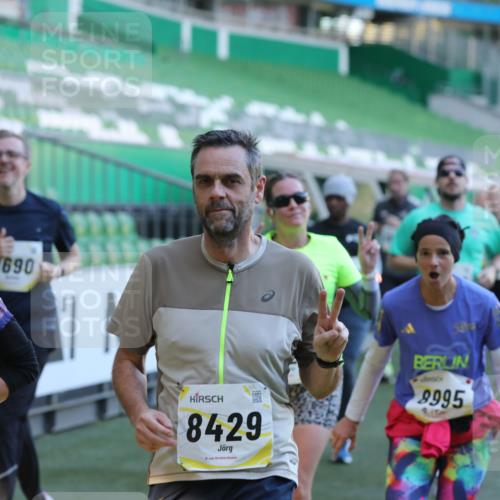 06.10.2024 - 19. swb-Marathon Bremen Yannick Fuchs http://msf.ph/oto/7450458 06.10.2024 10:35:10 Laufen im Stadion 7034, 7035, 7042, 7138, 7155, 7156, 7162, 7204, 7226, 7251, 7258, 7266, 7295, 7307, 7321, 7335, 7413, 7443, 7468, 7478, 7479, 7490, 7502, 7587, 7644, 7679, 7680, 7690, 7699, 7757, 7772, 7773, 7829, 7830, 7863, 7864, 7899, 7900, 7902, 7923, 7926, 7932, 7954, 7955, 7981, 8073, 8074, 8088, 8118, 8144, 8152, 8183, 8225, 8246, 8366, 8370, 8378, 8409, 8410, 8429, 8449, 8450, 8472, 8494, 8495, 8496, 8506, 8509, 8539, 8541, 8542, 8588, 8589, 8698, 8760, 8799, 8839, 8848, 8871 meine-sportfotos.de