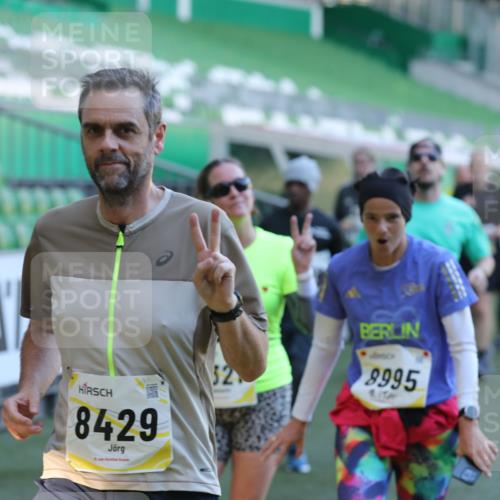 06.10.2024 - 19. swb-Marathon Bremen Yannick Fuchs http://msf.ph/oto/7450460 06.10.2024 10:35:10 Laufen im Stadion 7034, 7035, 7042, 7138, 7155, 7156, 7162, 7204, 7226, 7251, 7258, 7266, 7295, 7307, 7321, 7335, 7413, 7443, 7468, 7478, 7479, 7490, 7502, 7587, 7644, 7679, 7680, 7690, 7699, 7757, 7772, 7773, 7829, 7830, 7863, 7864, 7899, 7900, 7902, 7923, 7926, 7932, 7954, 7955, 7981, 8073, 8074, 8088, 8118, 8144, 8152, 8183, 8225, 8246, 8366, 8370, 8378, 8409, 8410, 8429, 8449, 8450, 8472, 8494, 8495, 8496, 8506, 8509, 8539, 8541, 8542, 8588, 8589, 8698, 8760, 8799, 8839, 8848, 8871 meine-sportfotos.de